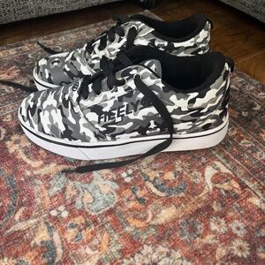 Heelys Black & White Boys’ Shoes w/ Wheels • Size 7 • Worn Once